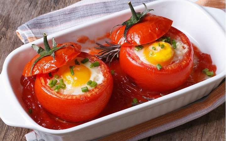 kahvaltı sofrasındakı enteresan lezzet domates dolması