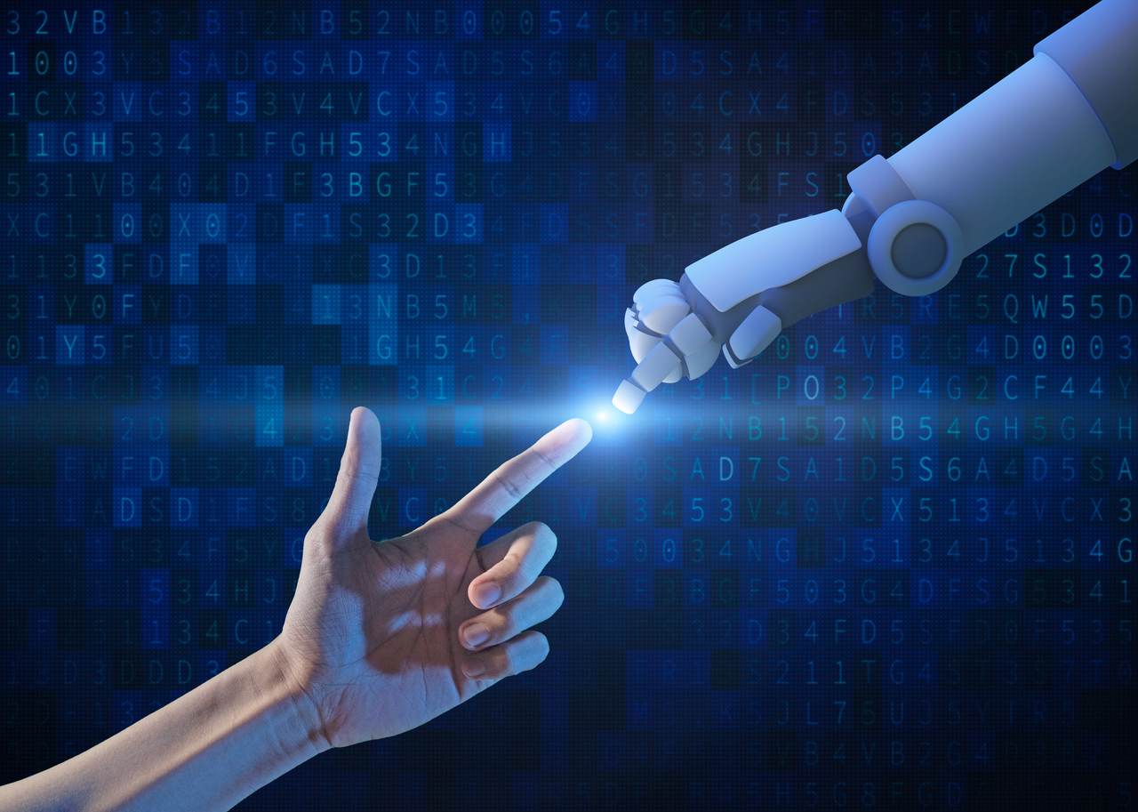 birbirine dokunan insan eli ve robot eli